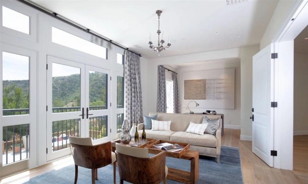 Dinh thự đi bộ 1 ngày không hết của Justin Bieber và Hailey Baldwin, bên trong nội thất khủng của khủng-7