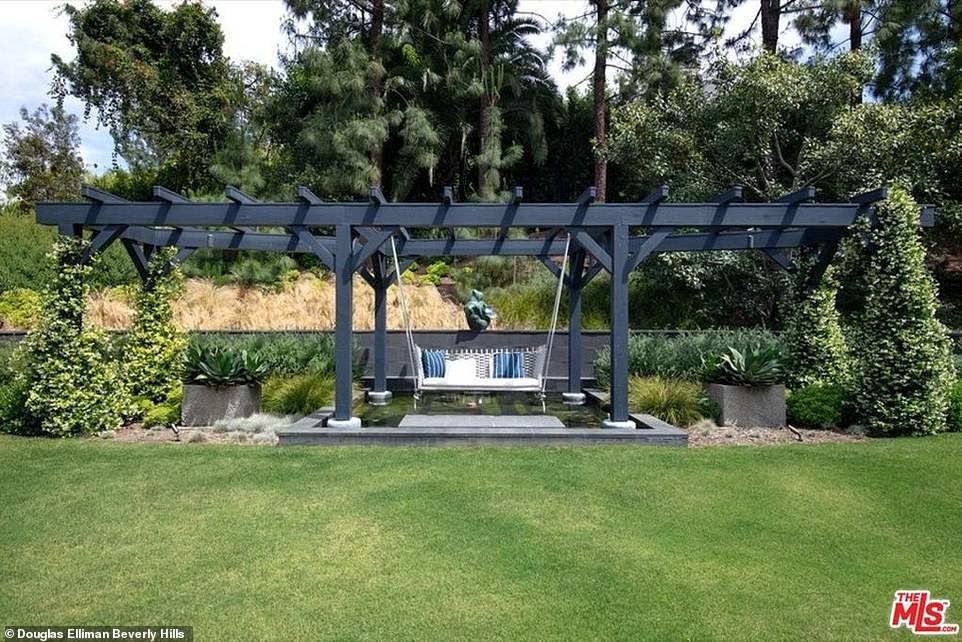 Dinh thự đi bộ 1 ngày không hết của Justin Bieber và Hailey Baldwin, bên trong nội thất khủng của khủng-13