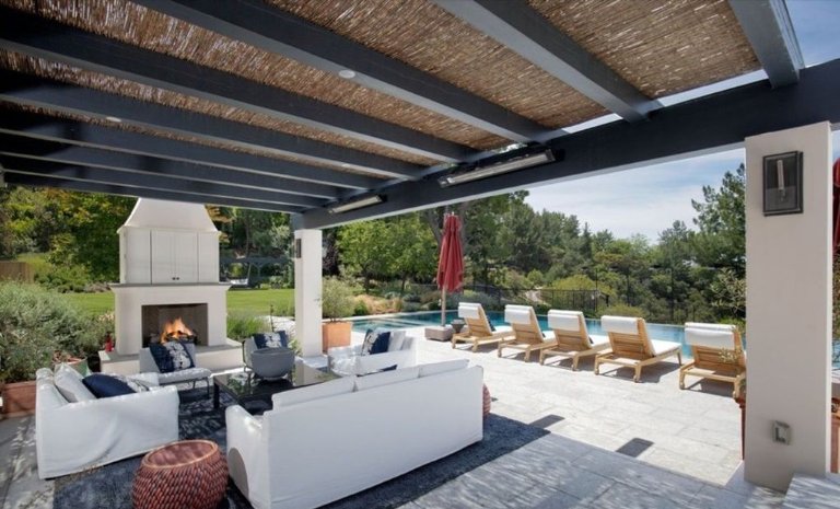 Dinh thự đi bộ 1 ngày không hết của Justin Bieber và Hailey Baldwin, bên trong nội thất khủng của khủng-16