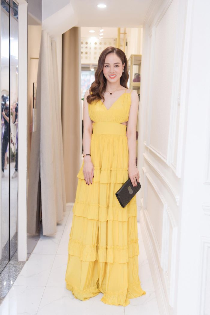 Bà xã NSND Công Lý tái xuất quyến rũ, hé lộ về sức khỏe hiện tại của chồng-3