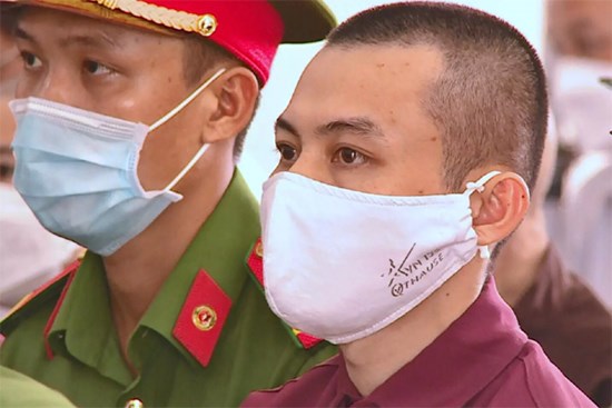 Ông Lê Tùng Vân và 5 bị cáo vụ 'Tịnh thất Bồng Lai' đồng loạt phản cung tại tòa