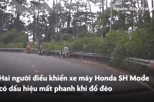 Xe máy mất phanh khi đổ đèo Tam Đảo, người lái dùng chân hãm tốc