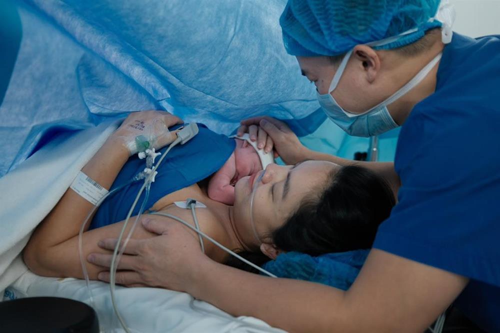 Phạm Quỳnh Anh đã sinh nhóc tì thứ 3, lần đầu hé lộ hình ảnh bạn trai-3