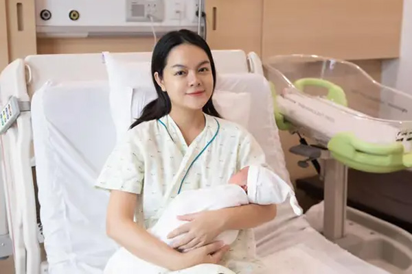 Phạm Quỳnh Anh hội ngộ chồng cũ hậu sinh nở, thái độ của đôi bên nhận nhiều lời khen ngợi-6