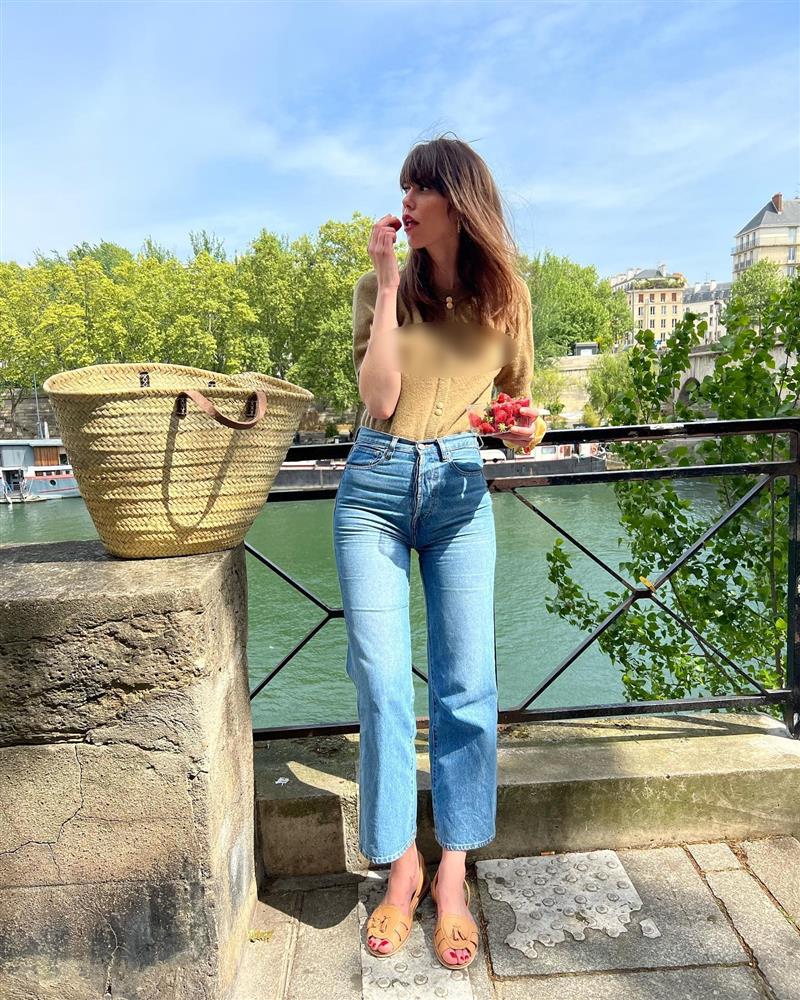 5 kiểu quần jeans phụ nữ Pháp hay diện nhất vì siêu tôn dáng-3