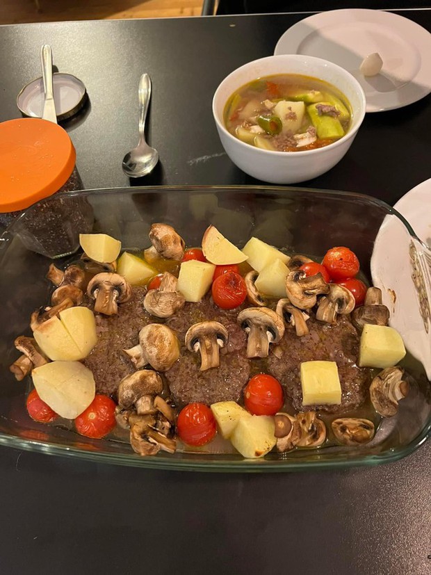 Quang Hải tự vào bếp, nấu bữa ăn chuẩn dinh dưỡng tại Pháp-2