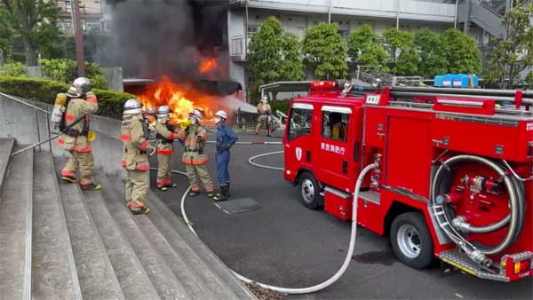 Nghịch diêm, 3 học sinh tiểu học ở Nhật Bản đốt luôn bãi đỗ xe-3