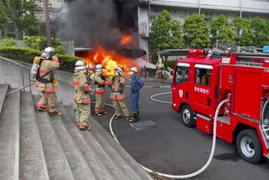 Nghịch diêm, 3 học sinh tiểu học ở Nhật Bản 'đốt' luôn bãi đỗ xe