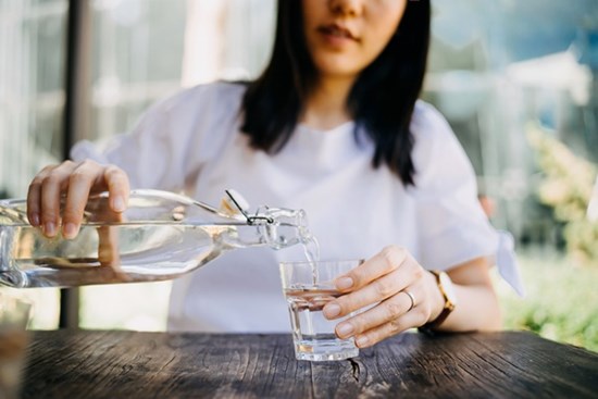 Uống nước vào 3 khung giờ vàng này sẽ vừa đánh tan 