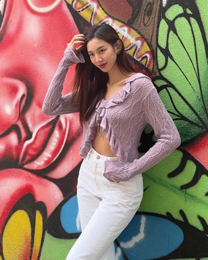 Thùy Tiên tôn vòng ba với quần mỏng dính-5