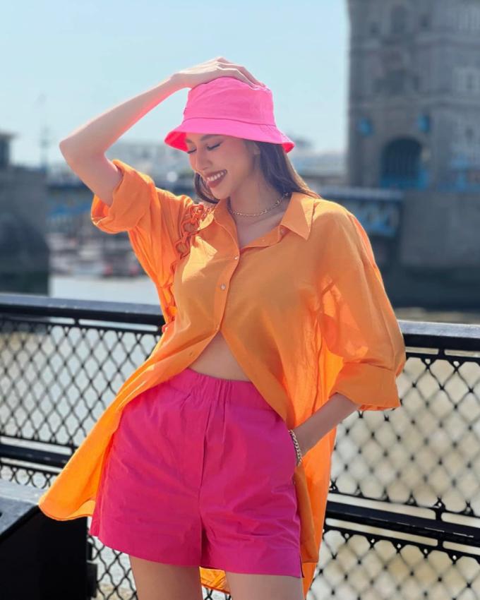 Thùy Tiên tôn vòng ba với quần mỏng dính-6