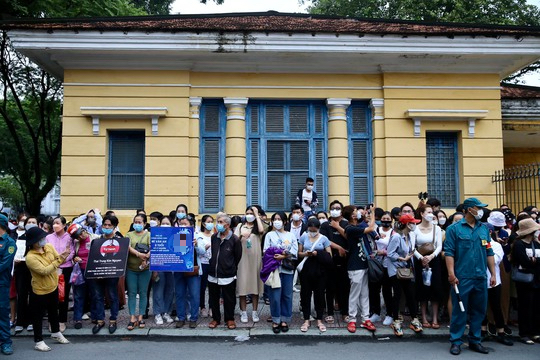 Dì ghẻ Nguyễn Võ Quỳnh Trang vừa khai vừa khóc-5