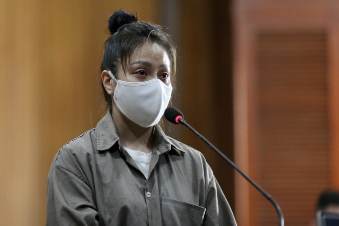 Dì ghẻ Nguyễn Võ Quỳnh Trang vừa khai vừa khóc-7