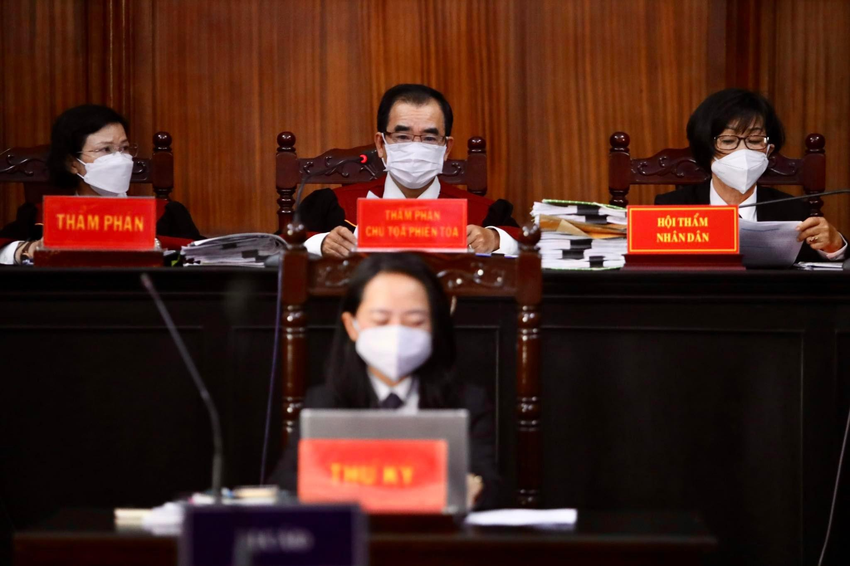 Tòa chỉ chiếu clip vụ bé 8 tuổi bị đánh chết khi các bị cáo chối tội-2