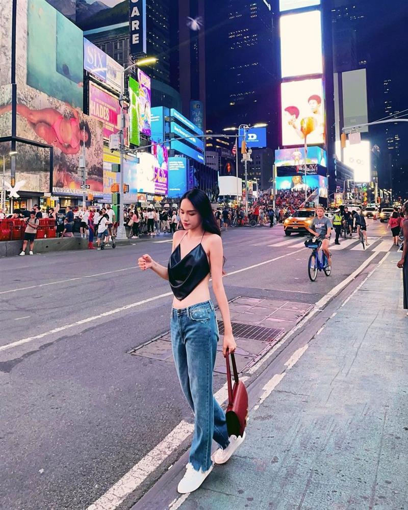 Hương Giang có mặc áo mà như cởi trần trên đất Mỹ-1