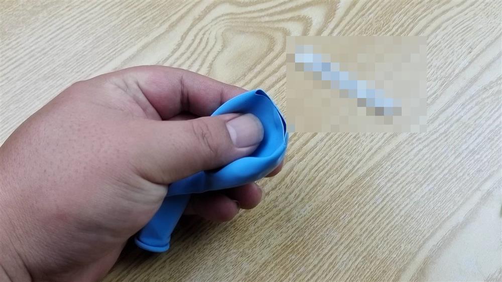 Đặt một quả bóng bay trong phòng tắm ai ngờ lại có ích, hiệu quả ngay lập tức khiến ai cũng muốn học theo-3