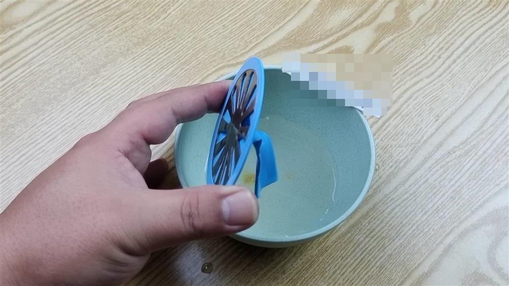 Đặt một quả bóng bay trong phòng tắm ai ngờ lại có ích, hiệu quả ngay lập tức khiến ai cũng muốn học theo-6