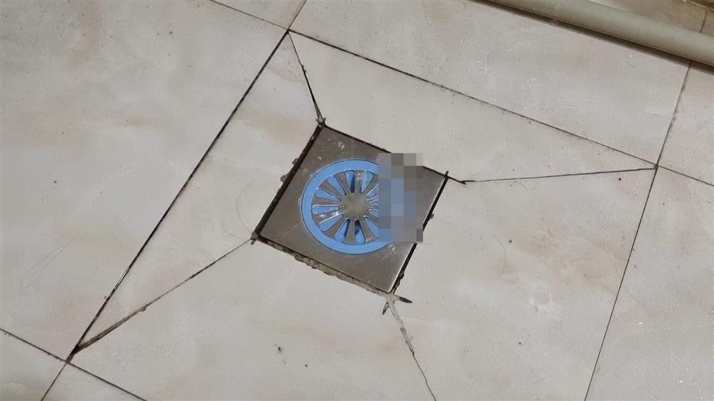 Đặt một quả bóng bay trong phòng tắm ai ngờ lại có ích, hiệu quả ngay lập tức khiến ai cũng muốn học theo-8