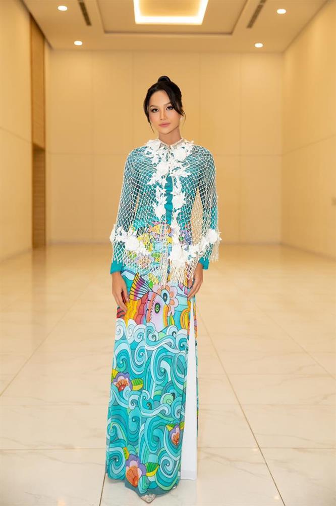 HHen Niê gây tranh cãi vì mặc áo dài kèm lưới đánh cá-3