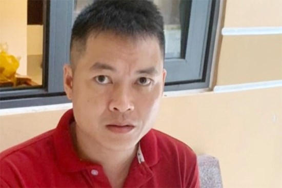 Chồng giết vợ và con trai 7 tuổi