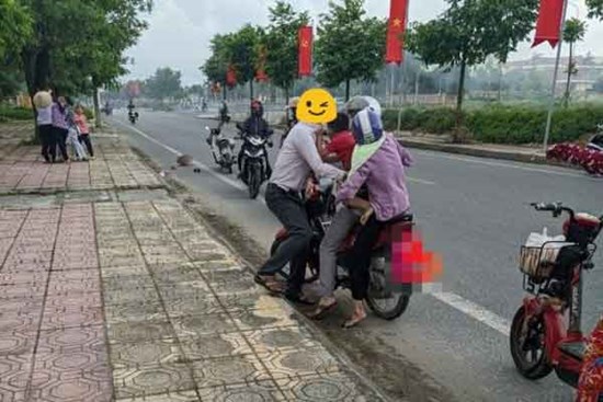 Bố giành con ngay sau phiên tòa ly hôn, hình ảnh khiến nhiều người đau xót đặt câu hỏi: 'Còn lại gì sau một cuộc hôn nhân đổ vỡ?'