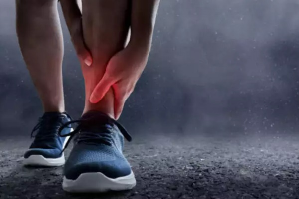 Mắt cá chân có biểu hiện này cảnh báo vấn đề về tim mạch-1