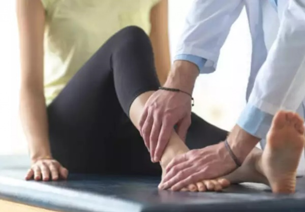 Mắt cá chân có biểu hiện này cảnh báo vấn đề về tim mạch-2