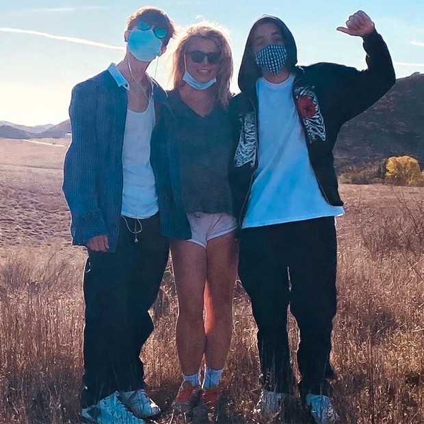 Quan hệ của Britney Spears và hai con trai sau kết hôn với chồng kém tuổi-4
