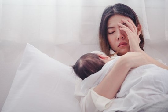 Hai tiếng sau khi sinh, mẹ chồng đã đến giục tôi xuất viện, chồng làm điều này buộc tôi phải nghe theo trong nước mắt