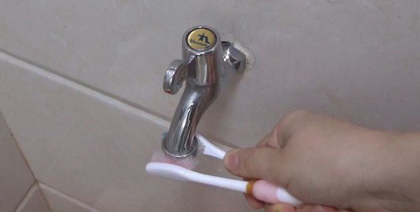 Đừng vội vứt những chiếc bàn chải đánh răng cũ, nó còn có rất nhiều công dụng khác như thế này-2