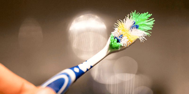 Đừng vội vứt những chiếc bàn chải đánh răng cũ, nó còn có rất nhiều công dụng khác như thế này-3