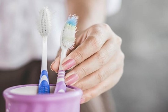 Đừng vội vứt những chiếc bàn chải đánh răng cũ, nó còn có rất nhiều công dụng khác như thế này