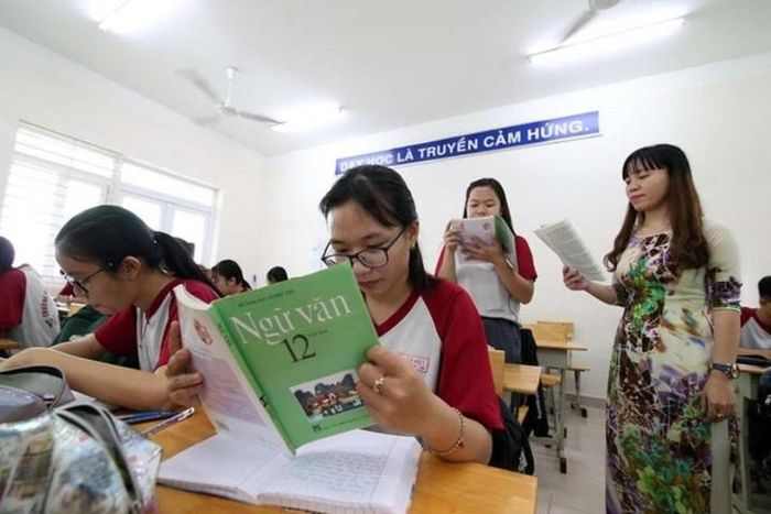 Bộ GD&ĐT yêu cầu đổi mới cách dạy Văn, ngăn học thuộc lòng văn mẫu-1