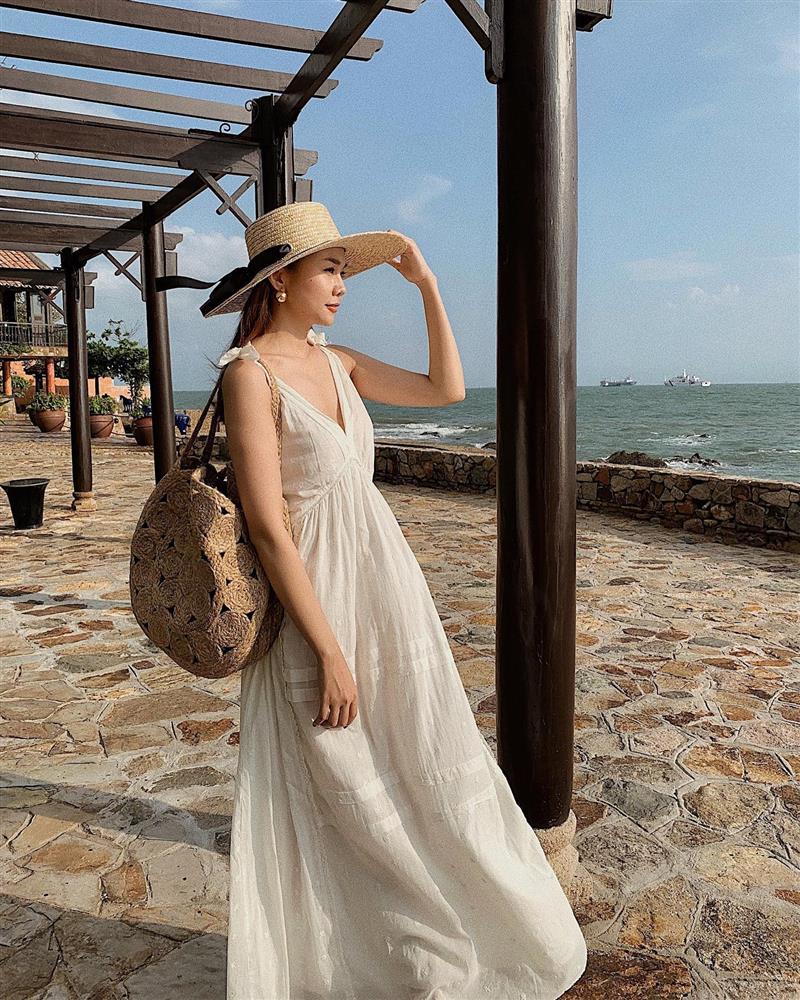Sao Việt gợi ý 12 cách mặc váy hai dây sành điệu xuất sắc-12