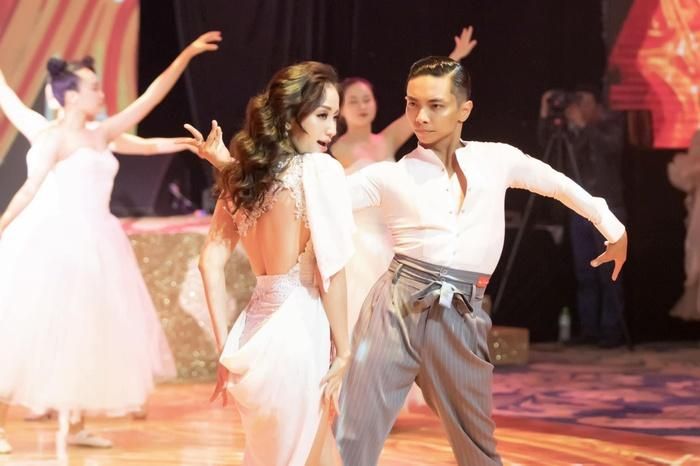 Phan Hiển đưa Khánh Thi đi thử váy cưới chuẩn bị cho hôn lễ sau 1 thập kỉ bên nhau-3