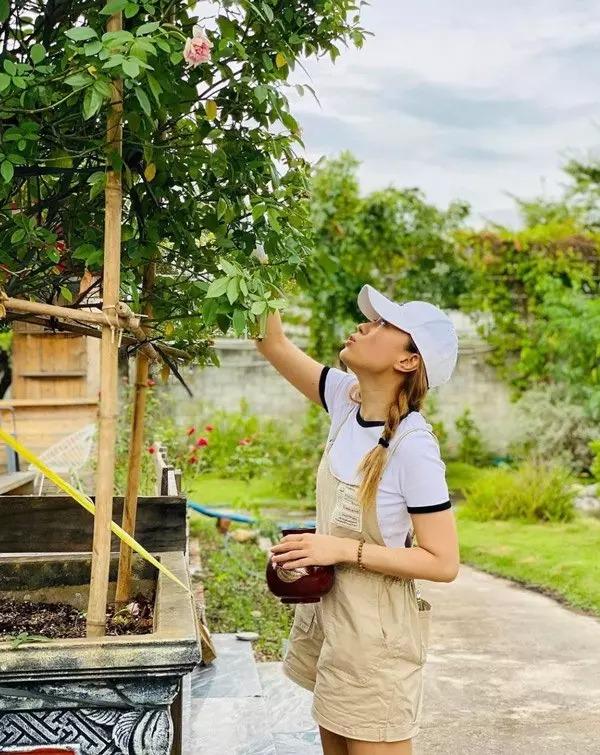 Mỹ Tâm, Hà Tăng mix đồ với short yếm trẻ trung mà không ô dề-5