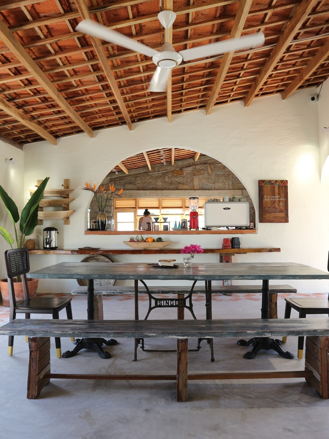 Cặp vợ chồng rời phố về làng chài ven biển Phú Yên, chi 1 tỷ đồng cải tạo ngôi nhà cổ: Dùng đất nung làm bồn rửa mặt, hô biến lớp ngói cổ thành bồn tắm-8