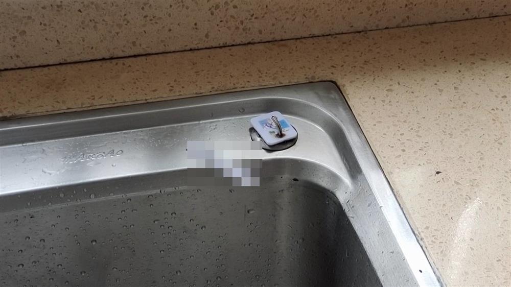 Lỗ nhỏ trên bồn rửa bát có tác dụng gì? Ắt hẳn bạn sẽ trầm trồ khi biết sự thật-1