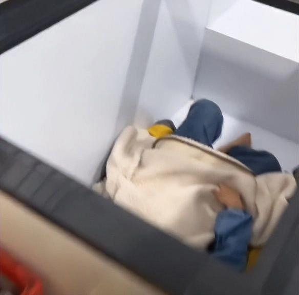 Căn phòng nhỏ của 22 người ở Thượng Hải vén màn cuộc sống của những số phận đang giằng co với đời-7