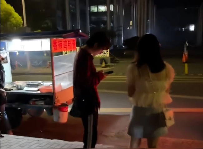 Căn phòng nhỏ của 22 người ở Thượng Hải vén màn cuộc sống của những số phận đang giằng co với đời-10