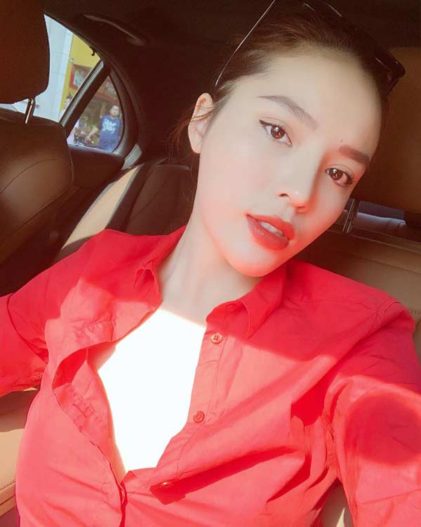 Hoa hậu Kỳ Duyên xử lý cao tay với mốt sơ mi buông cúc không phô phang-3