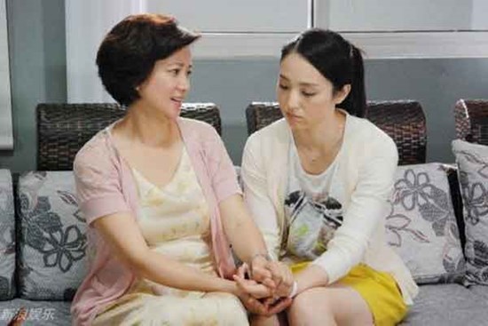 Nhìn chồng 30 tuổi vẫn ngồi rửa chân cho mẹ mà tôi phục mẹ chồng sát đất