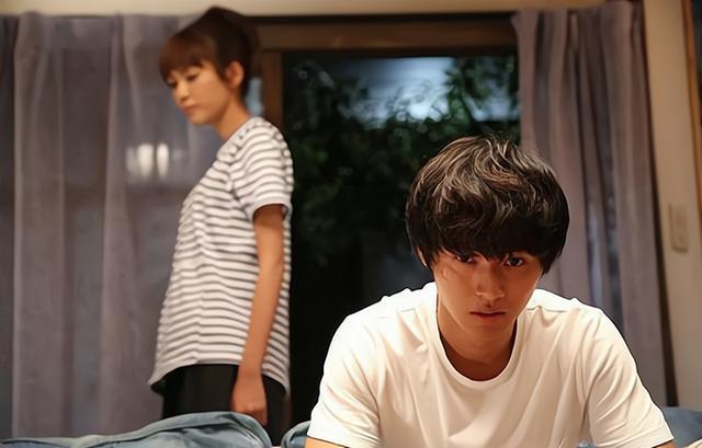 Vợ ốm nặng, tôi cầm thẻ lương đi thanh toán viện phí, thấy số dư trong tài khoản tôi quyết định ly hôn-1