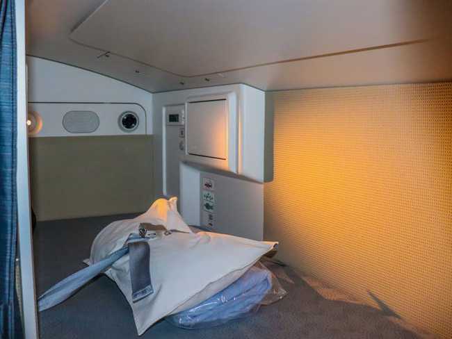 Bên trong phòng ngủ bí mật của phi công trên các chuyến bay dài: Thoải mái chẳng kém gì một số khoang hạng nhất!-3