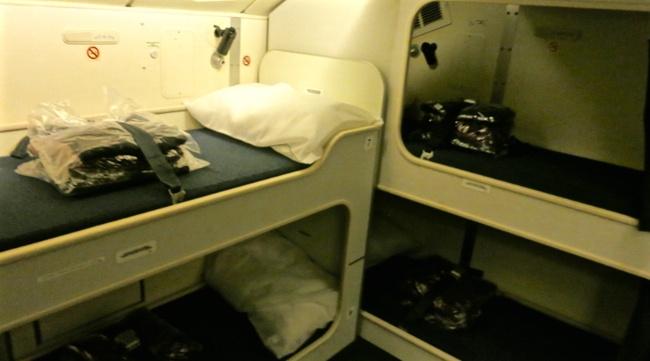 Bên trong phòng ngủ bí mật của phi công trên các chuyến bay dài: Thoải mái chẳng kém gì một số khoang hạng nhất!-14