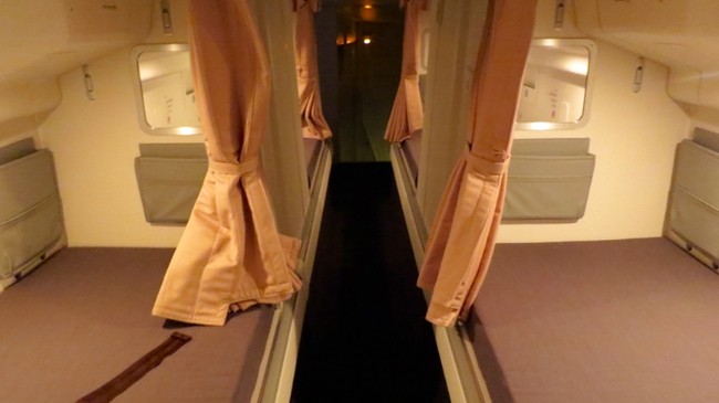 Bên trong phòng ngủ bí mật của phi công trên các chuyến bay dài: Thoải mái chẳng kém gì một số khoang hạng nhất!-15