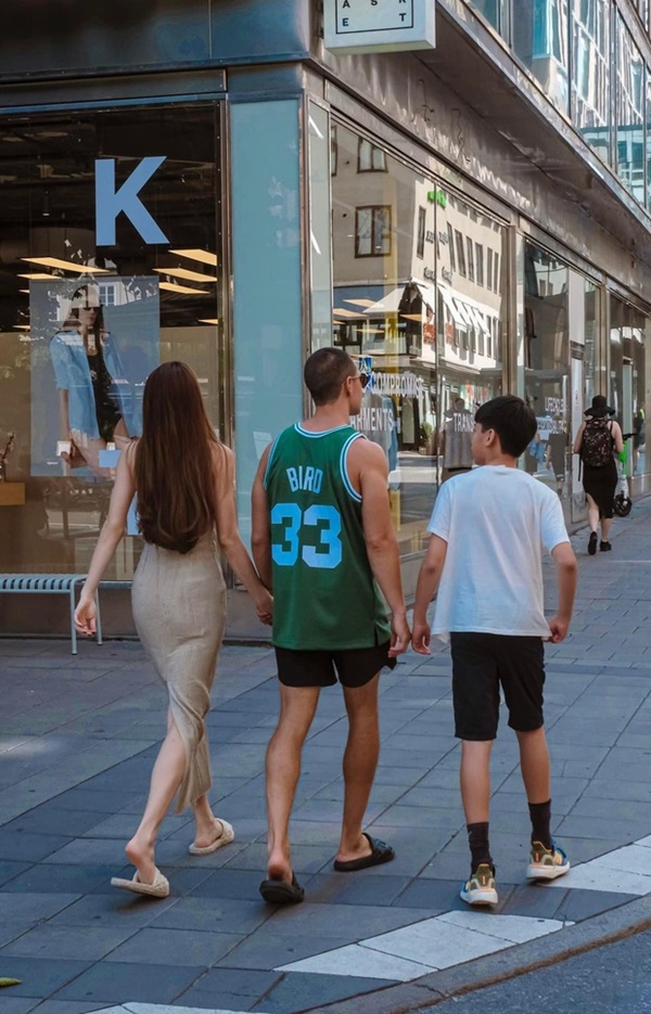 Nhóc tỳ sao Việt đi nước ngoài nghỉ hè: Hà Anh - Hà Hồ đưa con về quê chồng, 1 ái nữ được vi vu Châu Âu-3