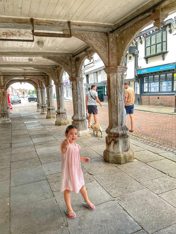 Nhóc tỳ sao Việt đi nước ngoài nghỉ hè: Hà Anh - Hà Hồ đưa con về quê chồng, 1 ái nữ được vi vu Châu Âu-12