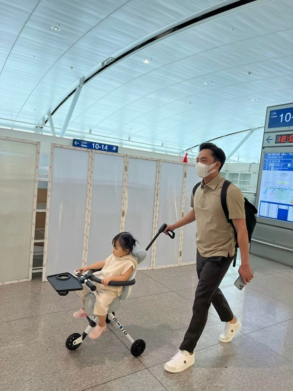 Nhóc tỳ sao Việt đi nước ngoài nghỉ hè: Hà Anh - Hà Hồ đưa con về quê chồng, 1 ái nữ được vi vu Châu Âu-17