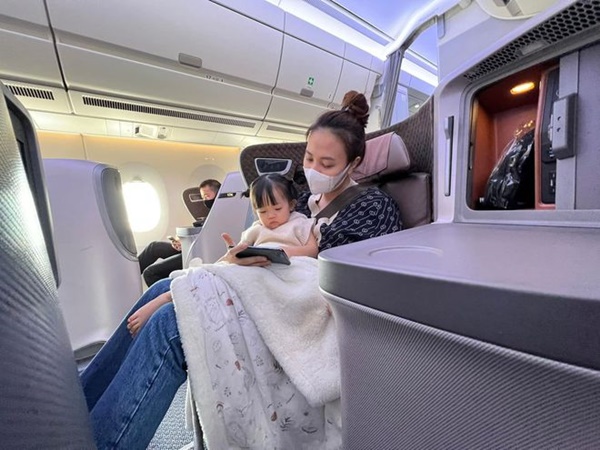 Nhóc tỳ sao Việt đi nước ngoài nghỉ hè: Hà Anh - Hà Hồ đưa con về quê chồng, 1 ái nữ được vi vu Châu Âu-20